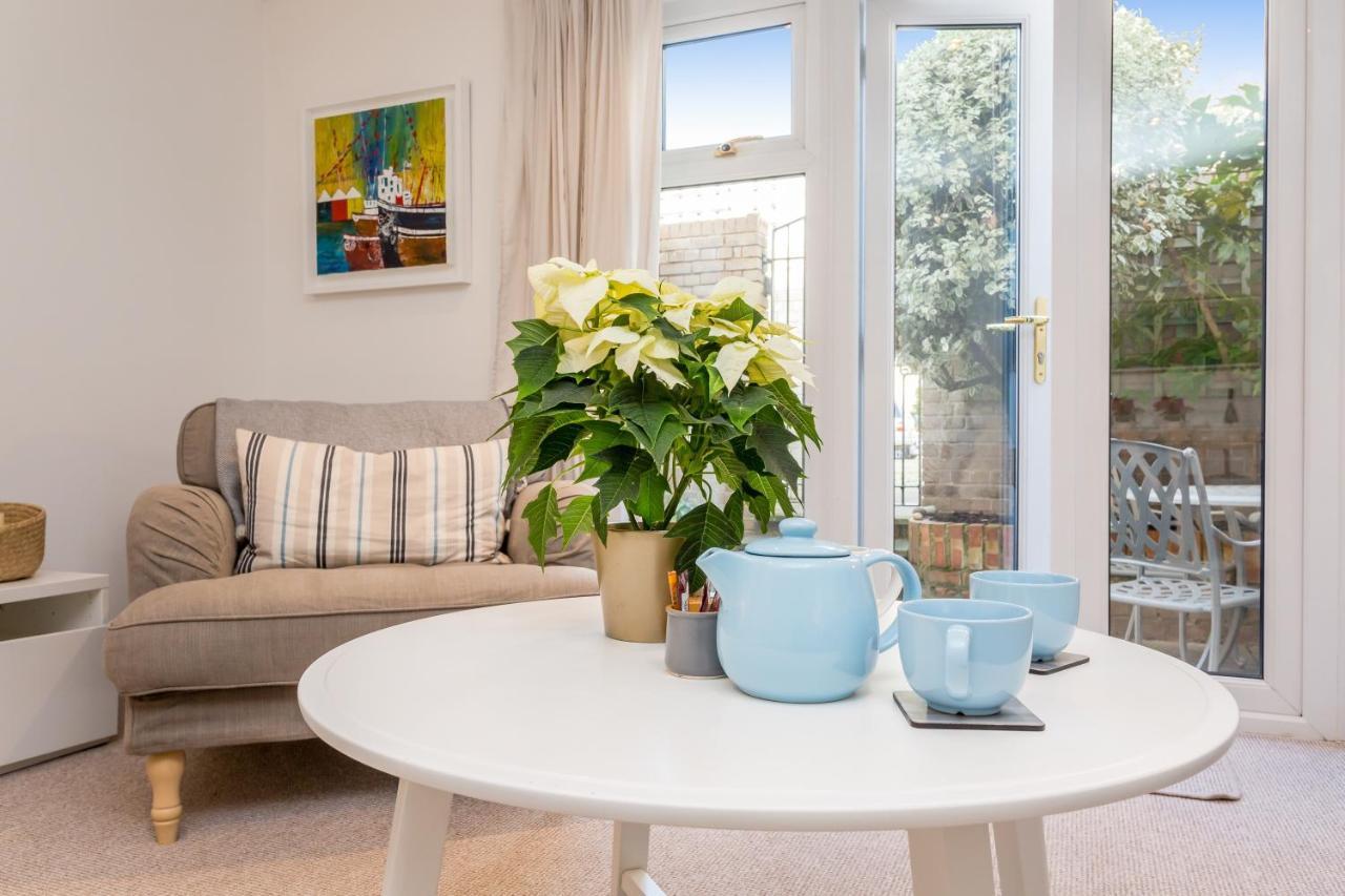 Modern Mews House With Free Parking Space, And Patio By Huluki Sussex Stays Brighton Екстериор снимка