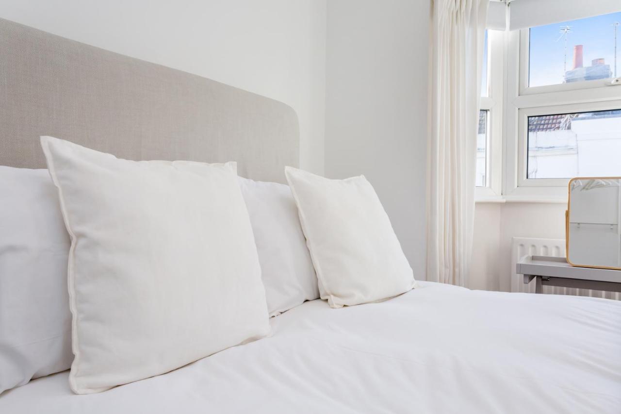 Modern Mews House With Free Parking Space, And Patio By Huluki Sussex Stays Brighton Екстериор снимка