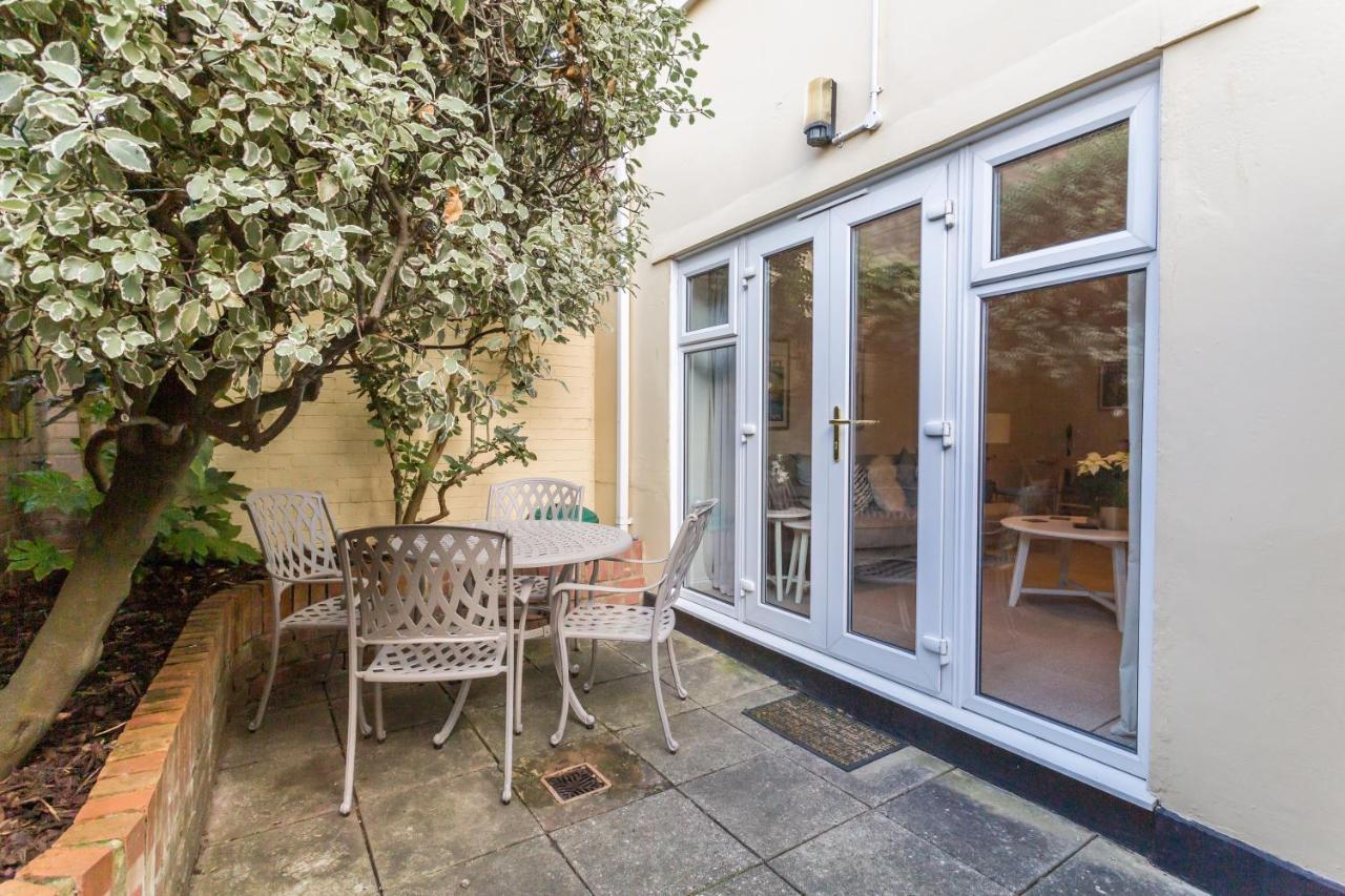Modern Mews House With Free Parking Space, And Patio By Huluki Sussex Stays Brighton Екстериор снимка