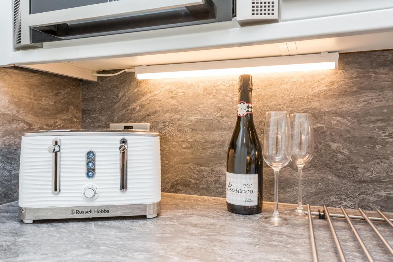 Modern Mews House With Free Parking Space, And Patio By Huluki Sussex Stays Brighton Екстериор снимка